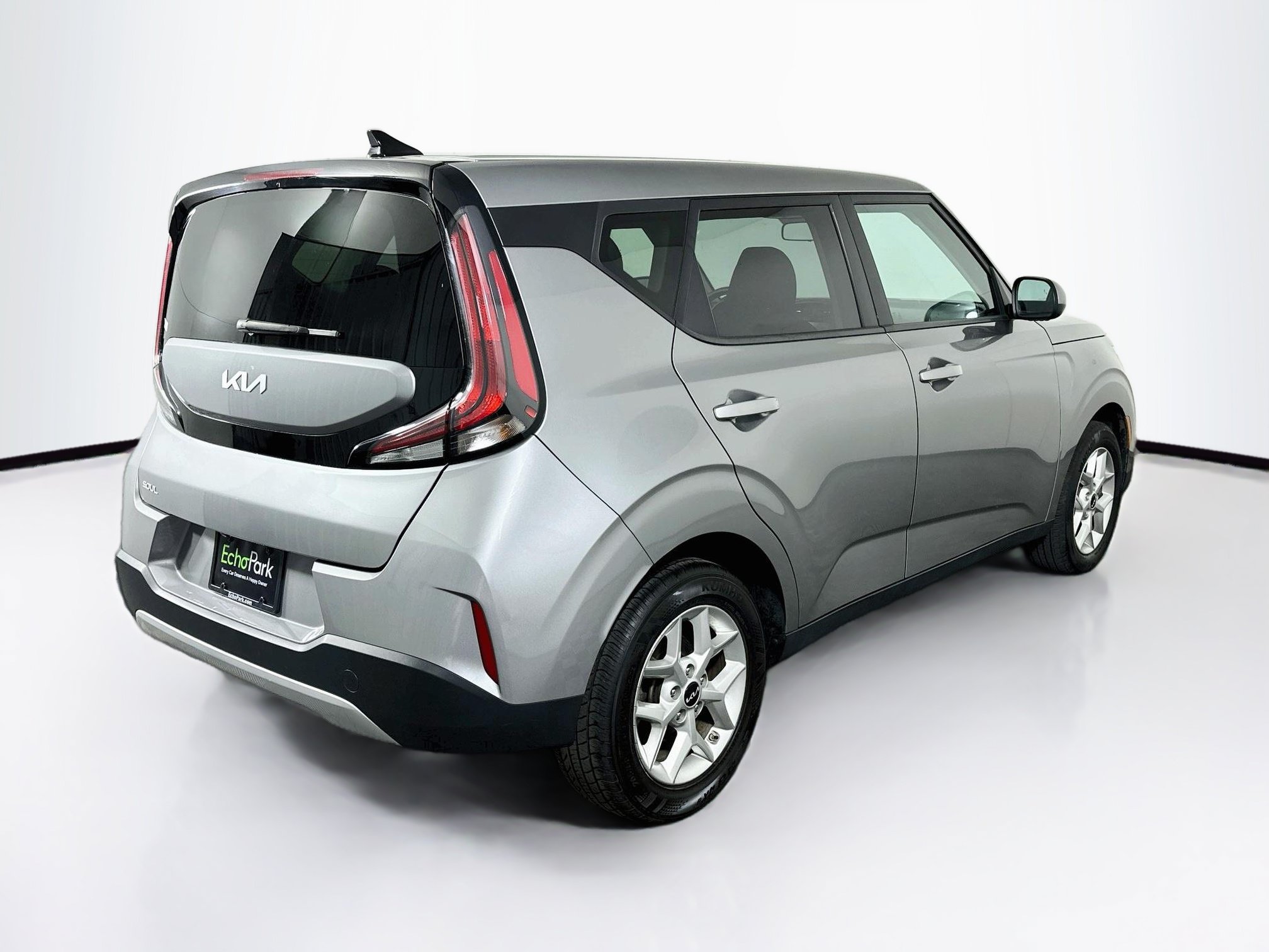 Used 2025 Kia Soul LX w/ LX Technology Package FWD image 9