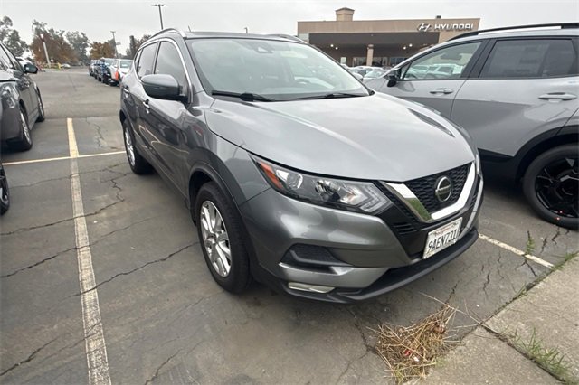 Used 2021 Nissan Rogue Sport SV image 2