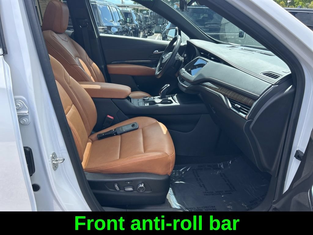Used 2022 Cadillac XT4 Premium Luxury w/ Enhanced Visibility Package FWD image 25