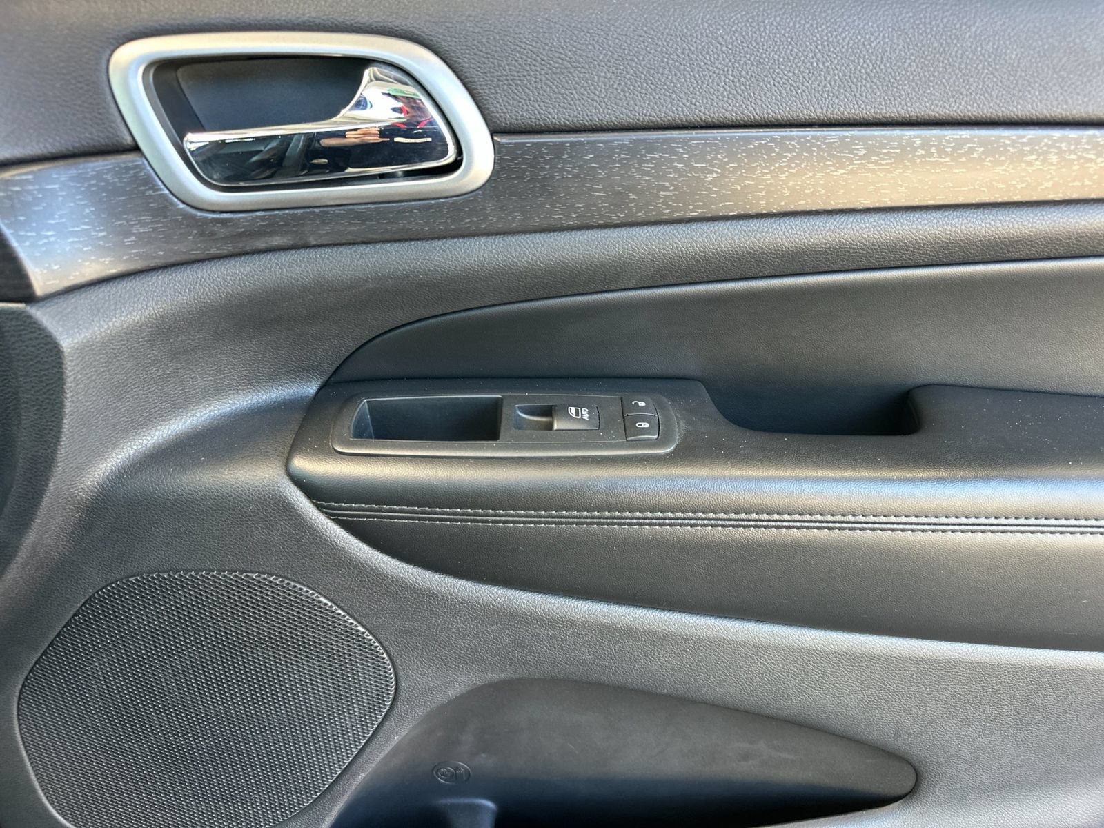 Used 2018 Jeep Grand Cherokee Altitude AWD/4WD image 19