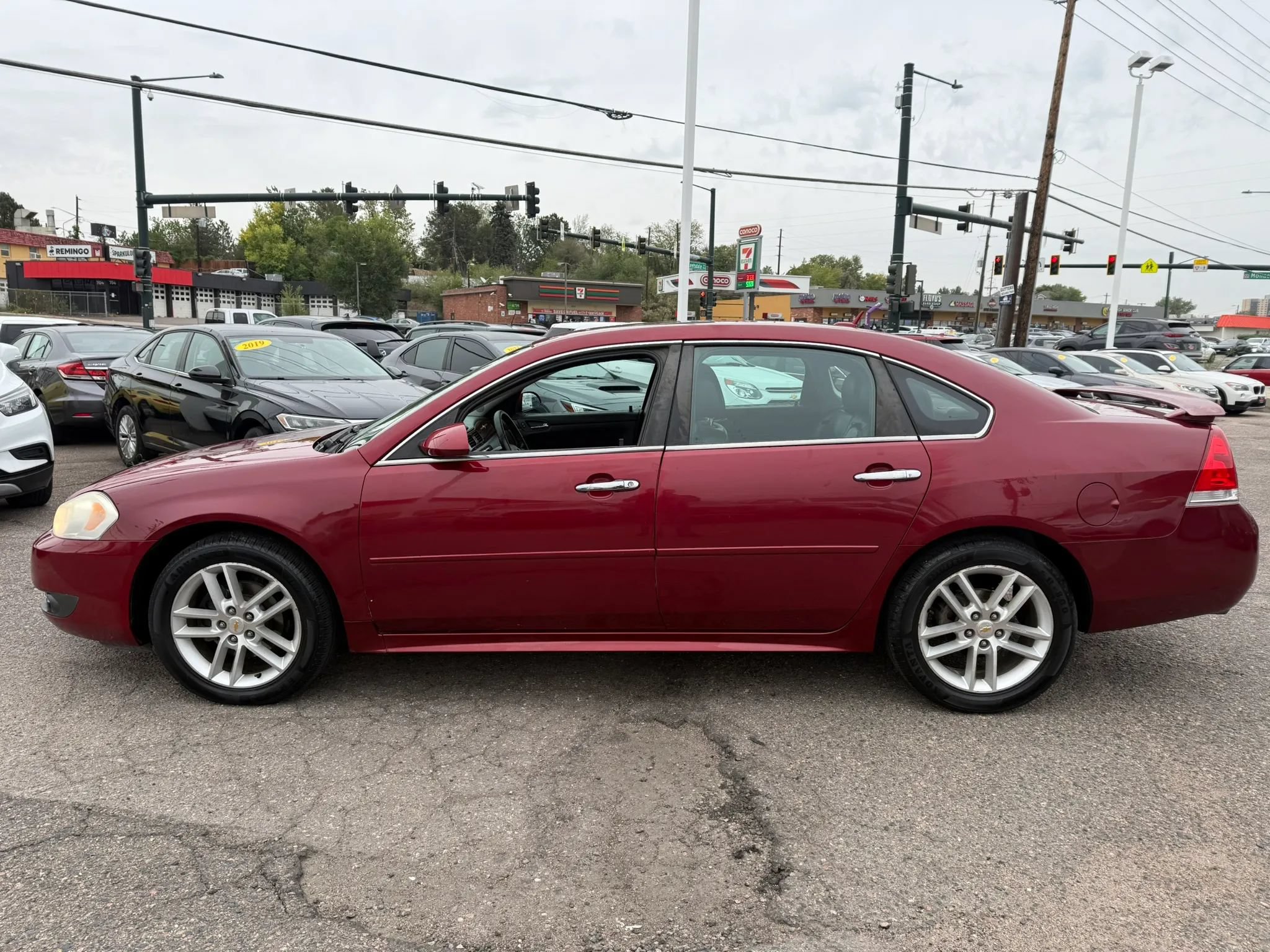 Used 2011 Chevrolet Impala LTZ FWD image 5