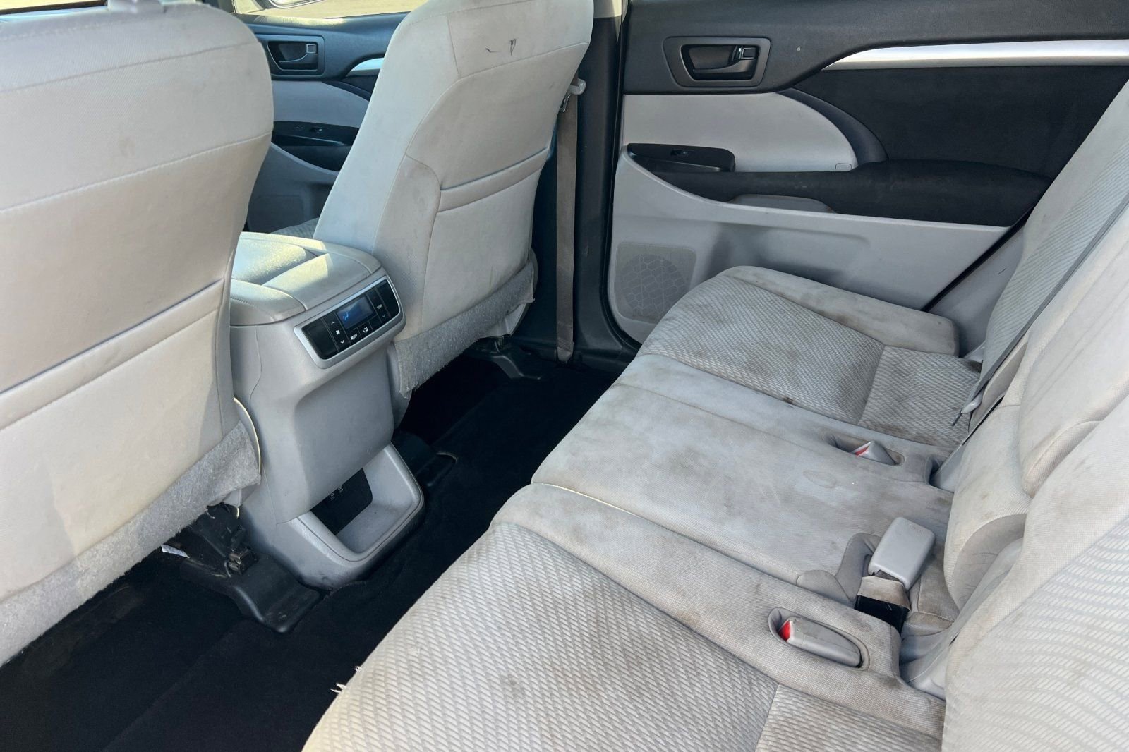 Used 2019 Toyota Highlander LE AWD/4WD image 10