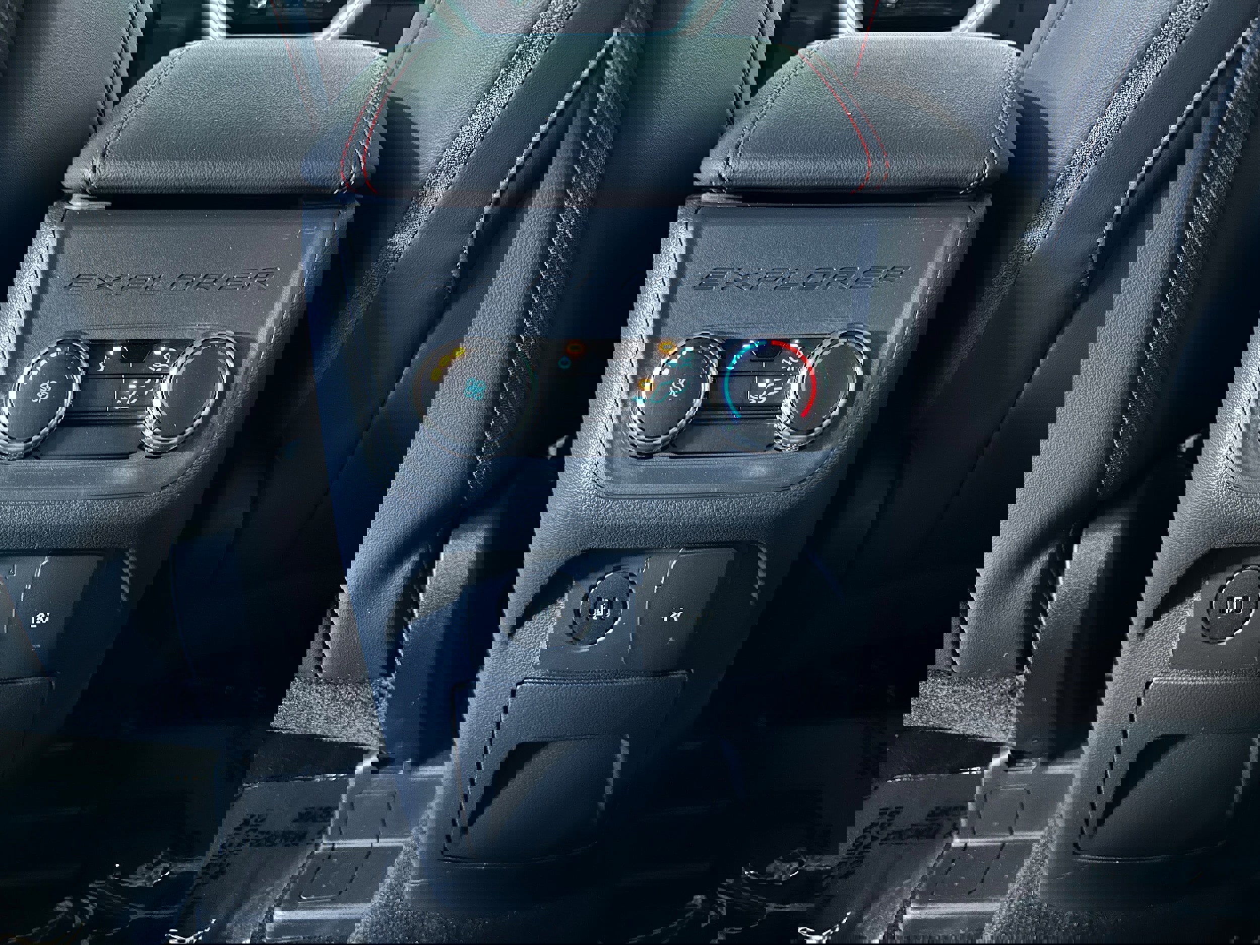 Certified 2025 Ford Explorer ST-Line image 10