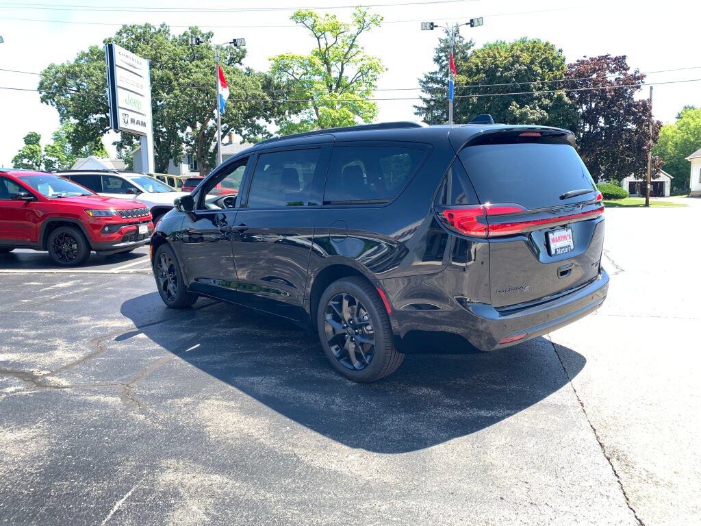 New 2027 Chrysler Pacifica Limited AWD/4WD image 5