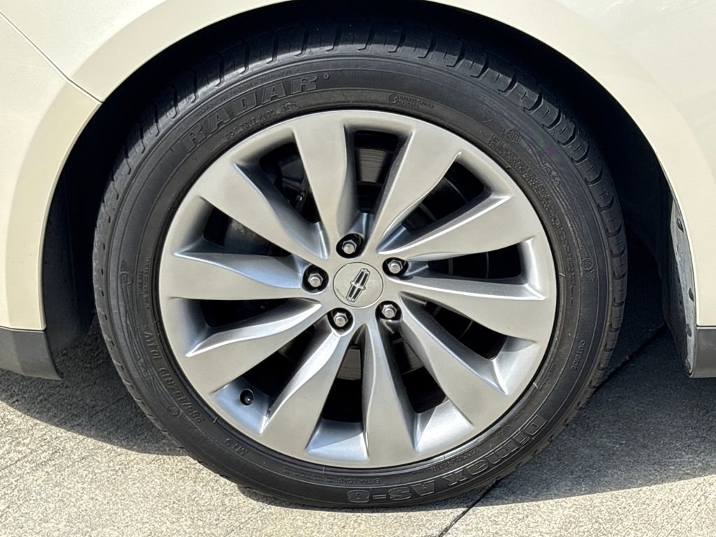 Used 2014 Lincoln MKS image 11