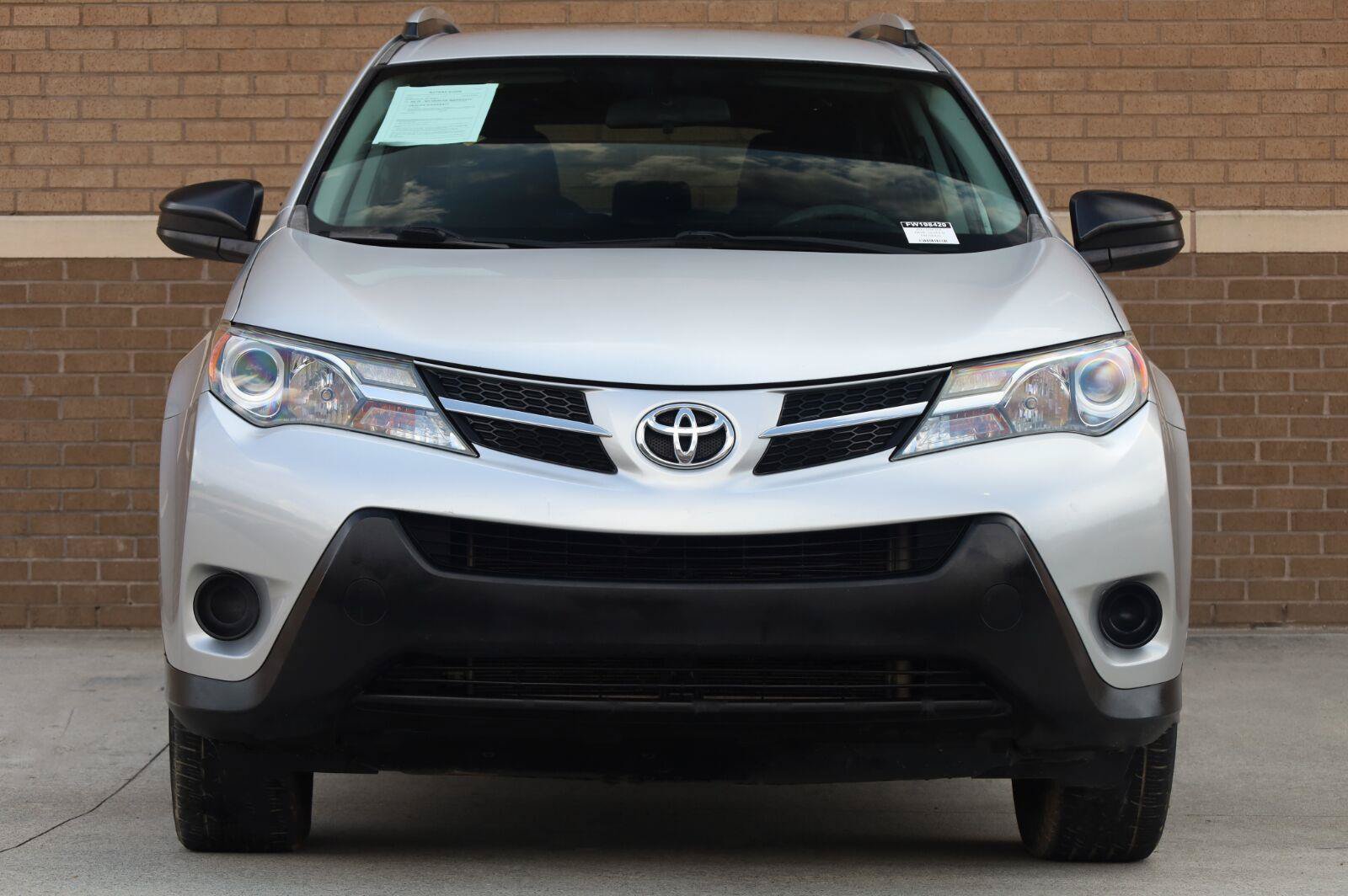 Used 2015 Toyota RAV4 LE FWD image 5