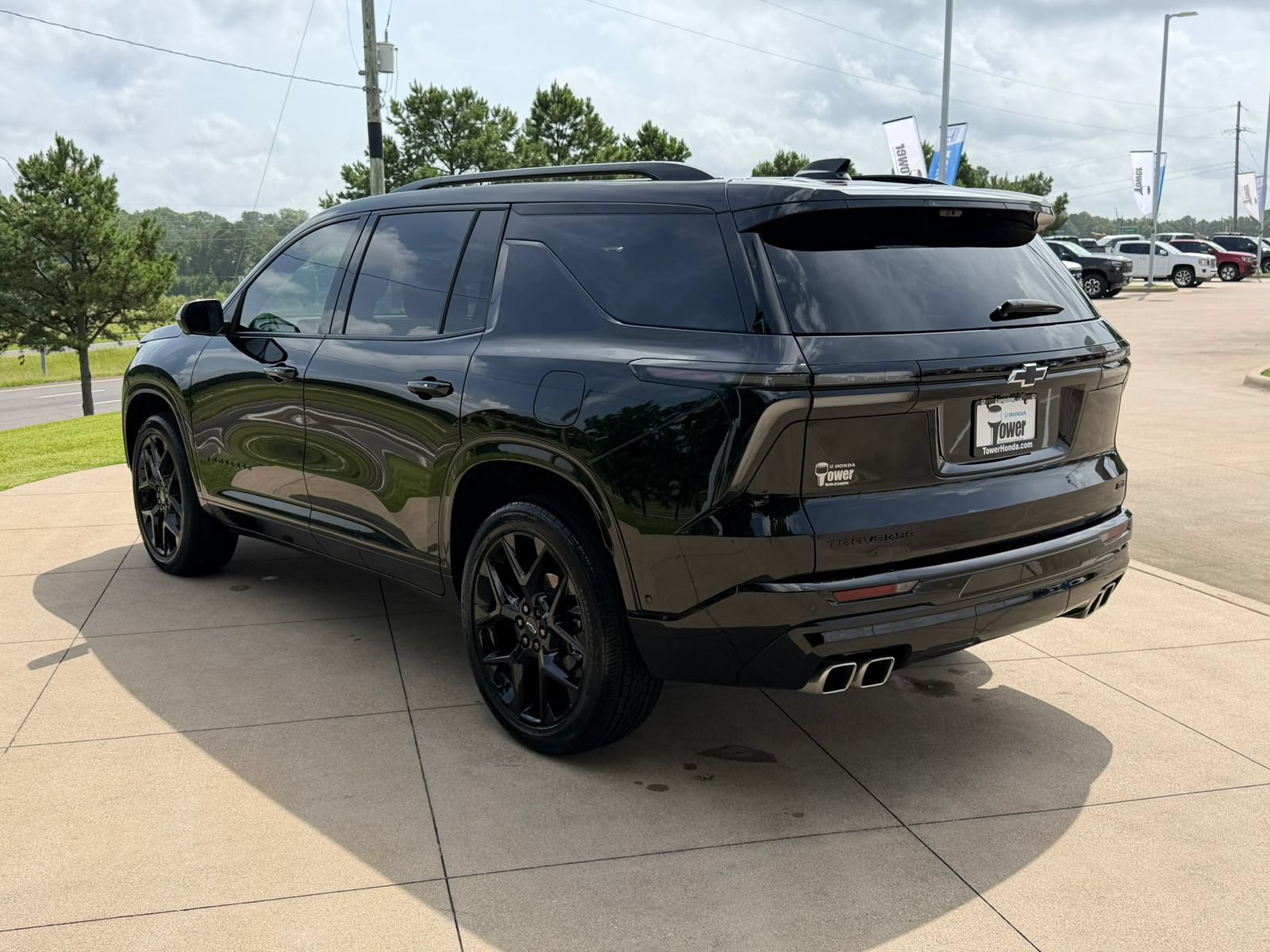 Used 2026 Chevrolet Traverse RS w/ LPO, Floor Liner Package FWD image 4