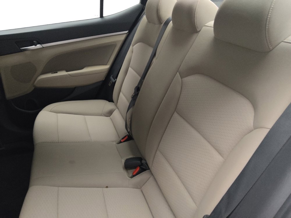 Used 2020 Hyundai Elantra SEL image 18