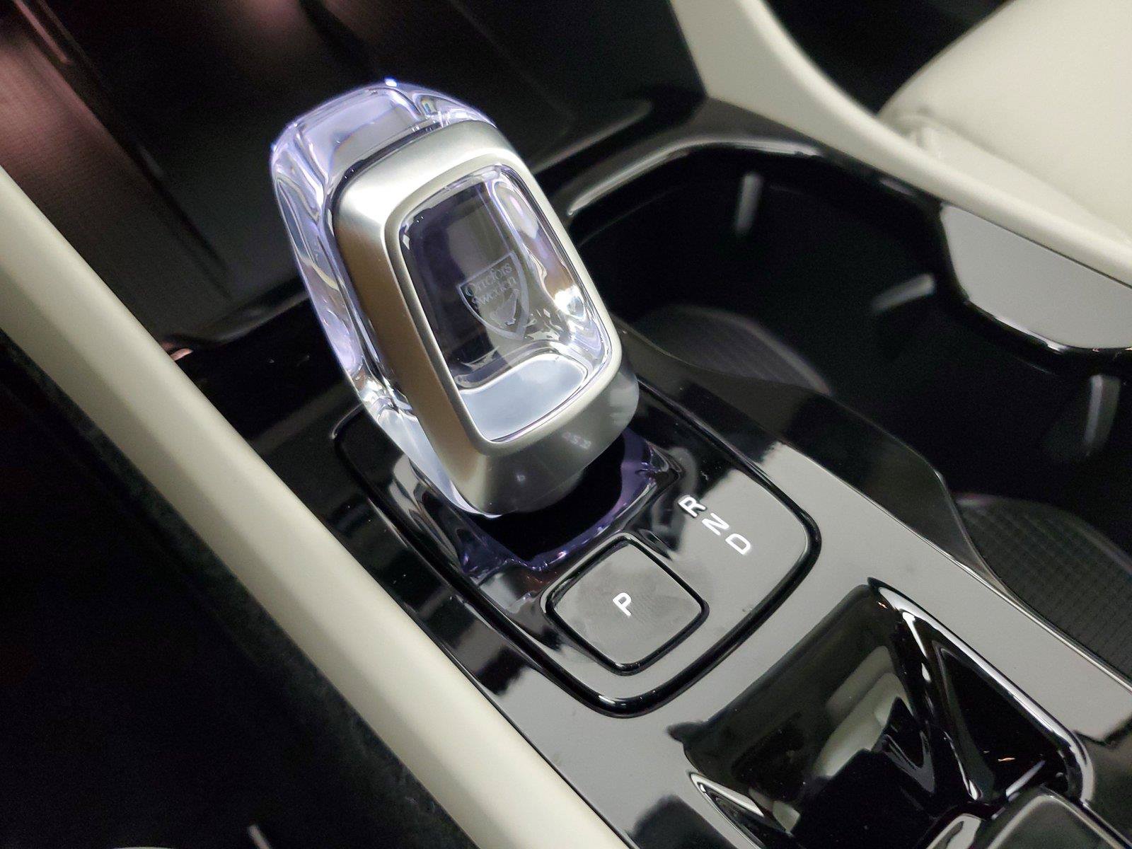 New 2026 Volvo XC40 B4 Plus w/ Protection Package Premier FWD image 32