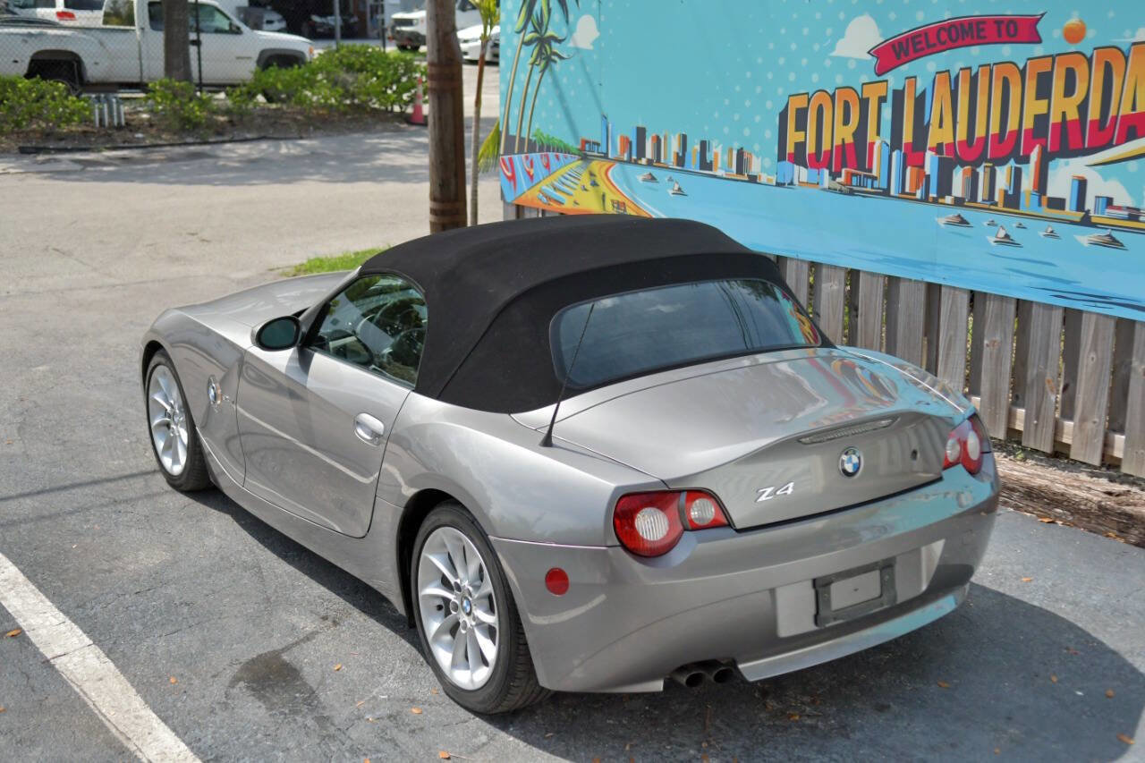 Used 2005 BMW Z4 2.5i image 6