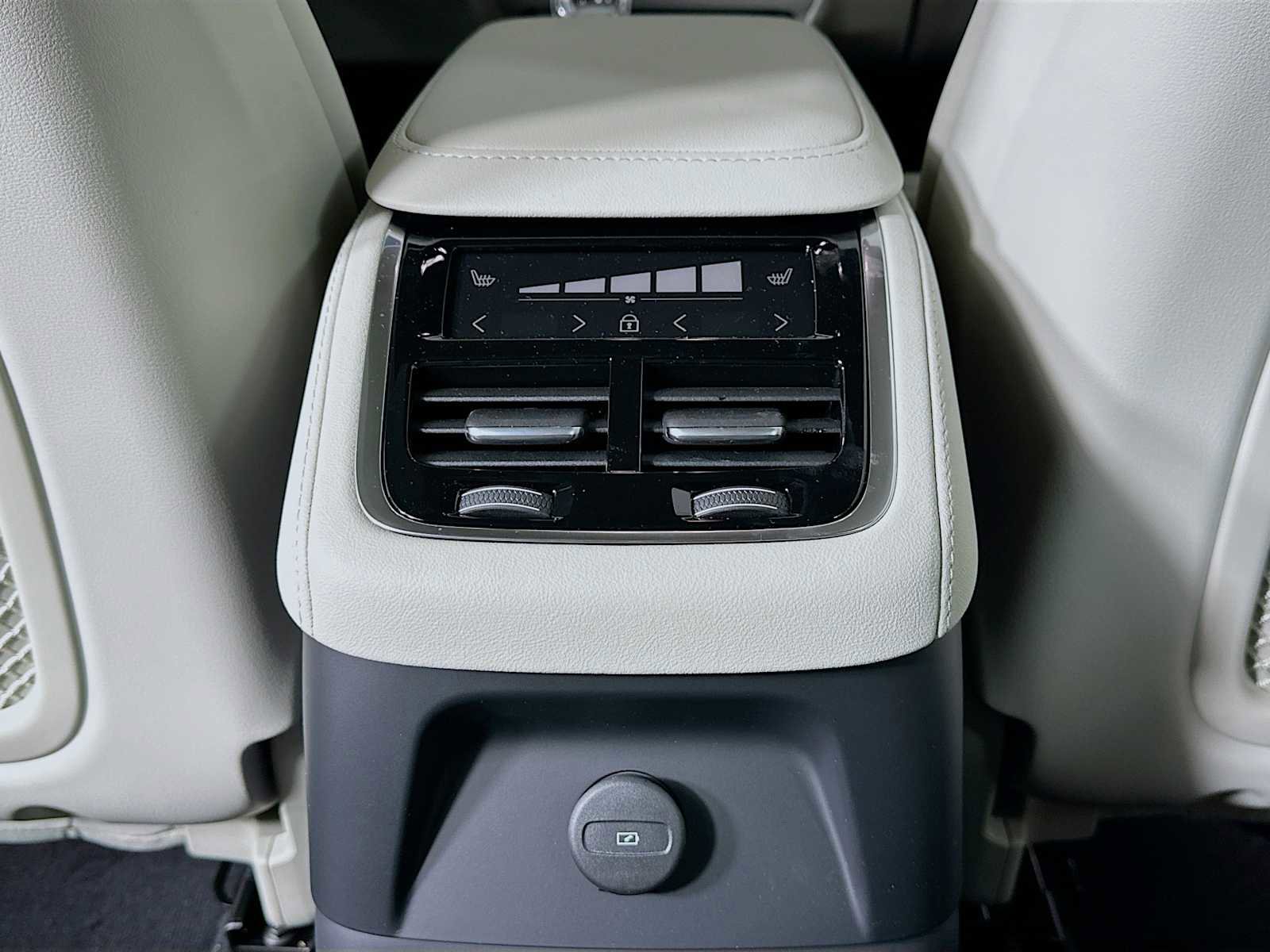 New 2026 Volvo XC90 T8 Ultra w/ Protection Package Premier image 24