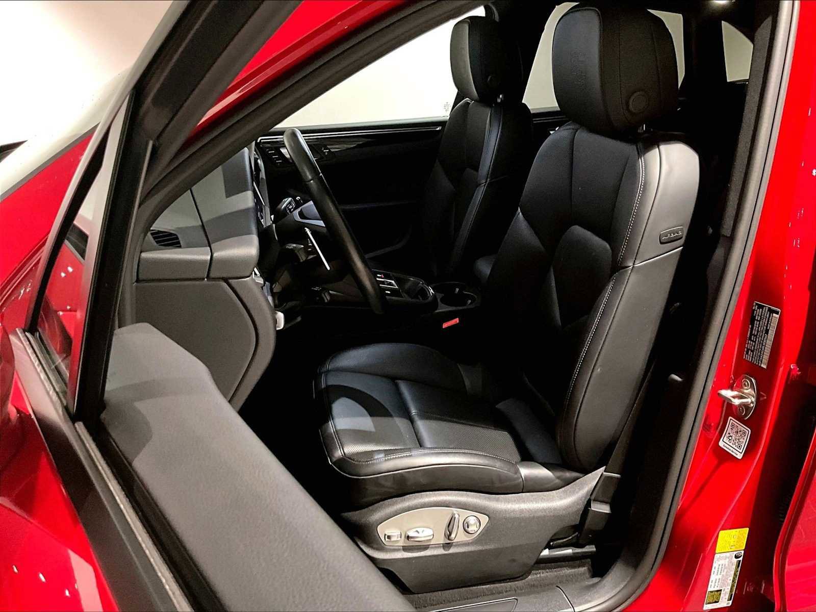 Used 2024 Porsche Macan image 8