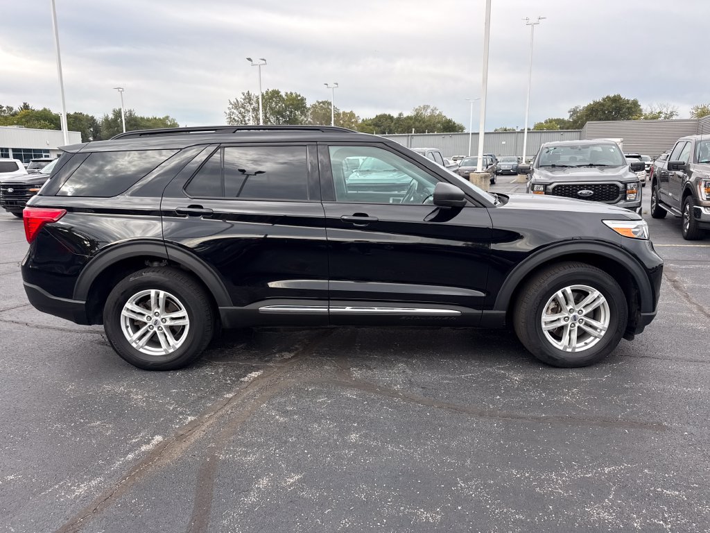 Used 2023 Ford Explorer XLT AWD/4WD image 6