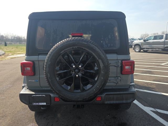 Used 2021 Jeep Wrangler Unlimited Sahara w/ Cold Weather Group image 9