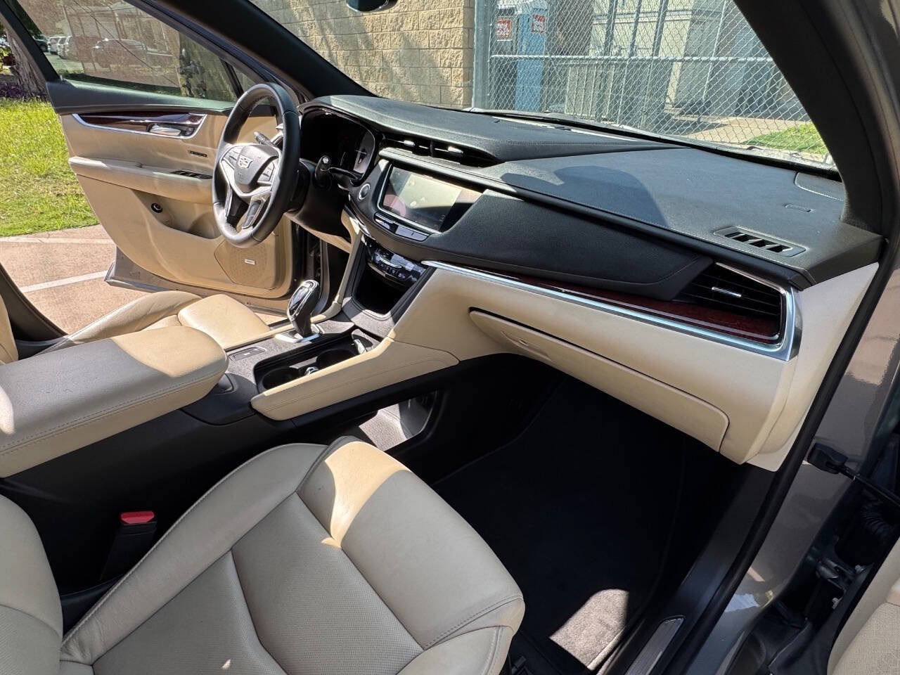 Used 2017 Cadillac XT5 Luxury w/ Driver Awareness Package FWD image 20