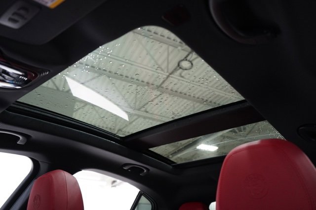 Used 2024 Alfa Romeo Stelvio Veloce image 16