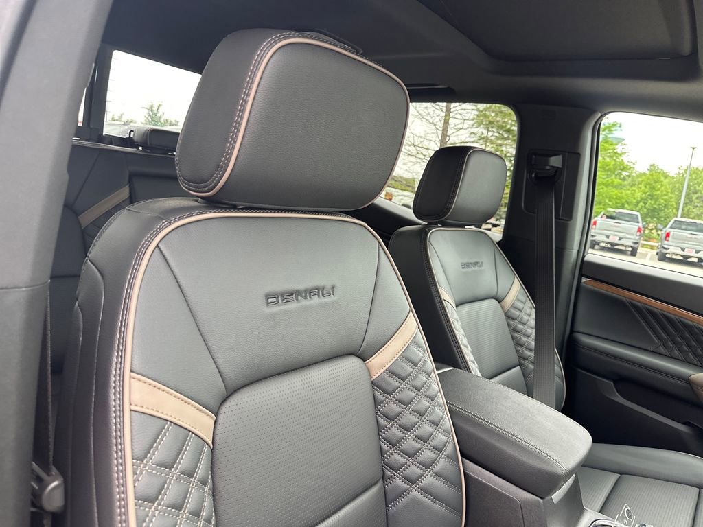 New 2026 GMC Canyon Denali w/ LPO, Denali Black Edition AWD/4WD image 32