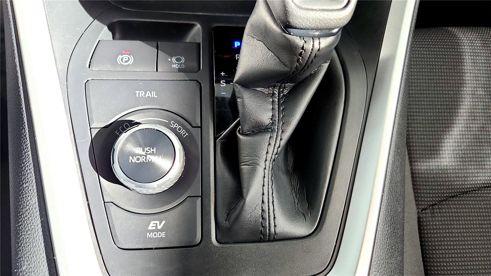 Certified 2023 Toyota RAV4 LE image 32