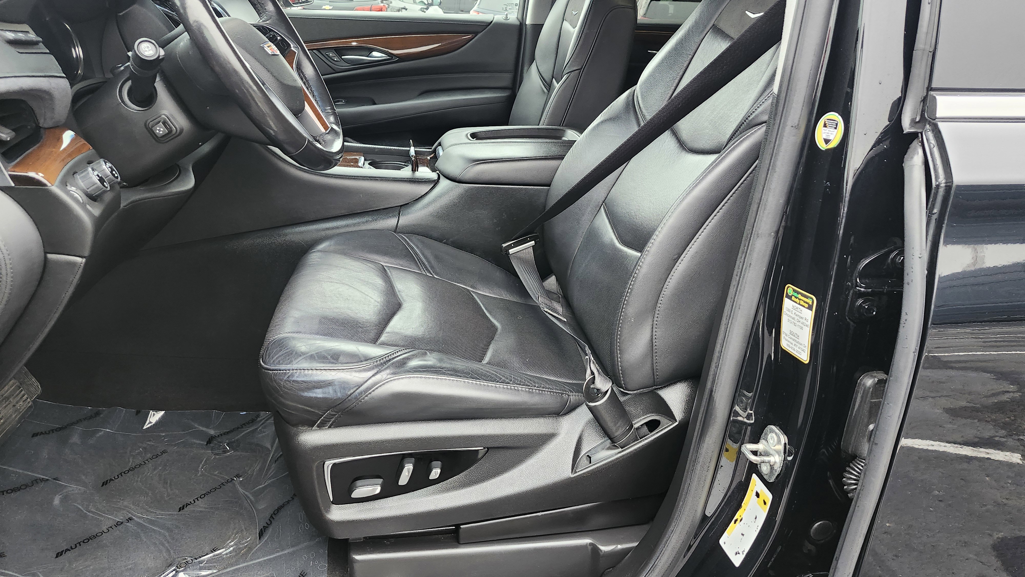 Used 2018 Cadillac Escalade Luxury image 18