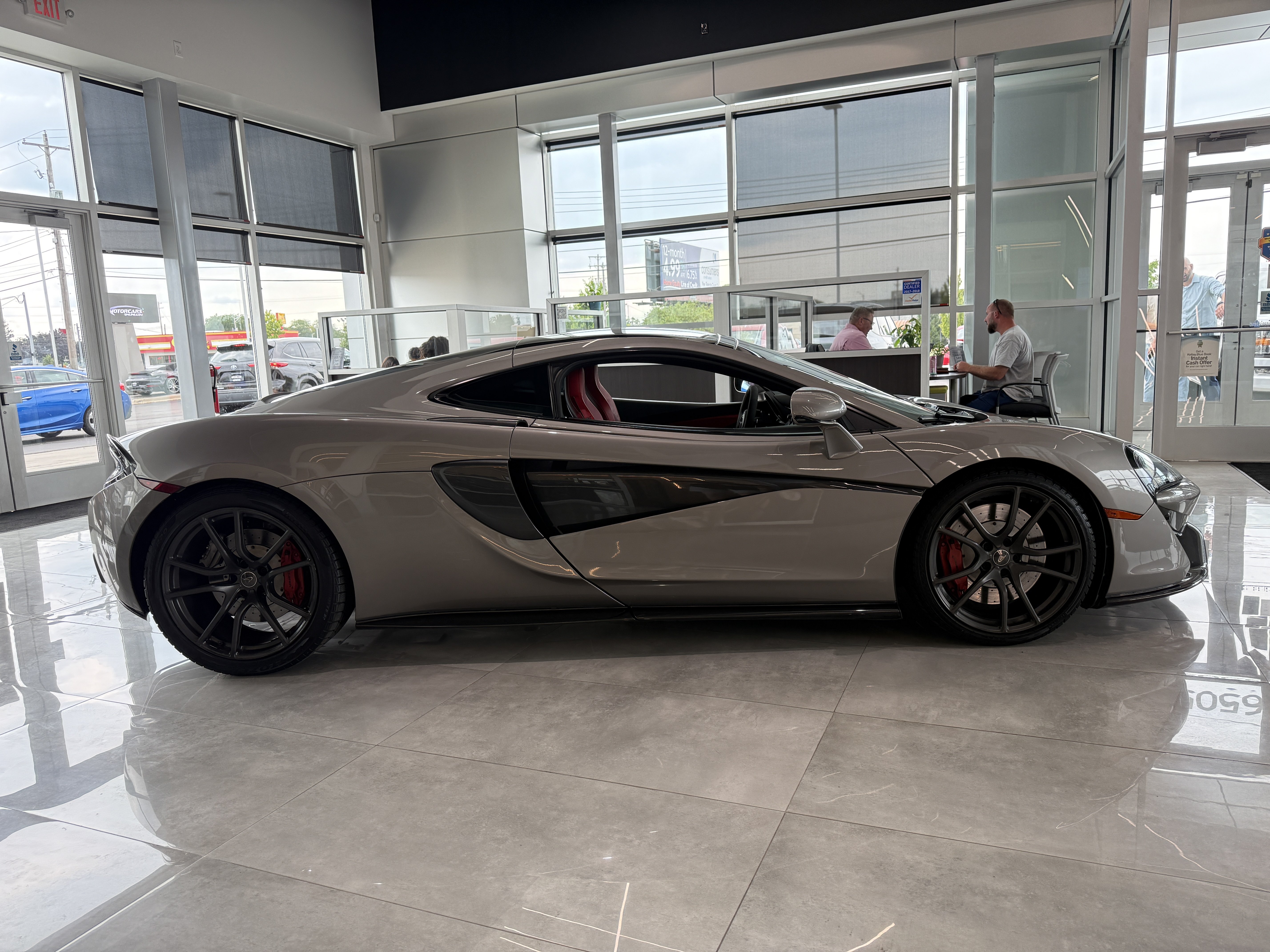 Used 2017 McLaren 570S RWD image 8