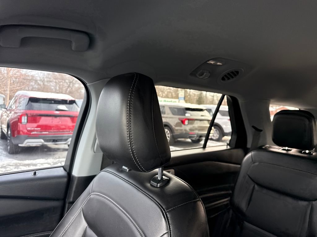 Used 2023 Ford Explorer XLT w/ Equipment Group 202A image 35