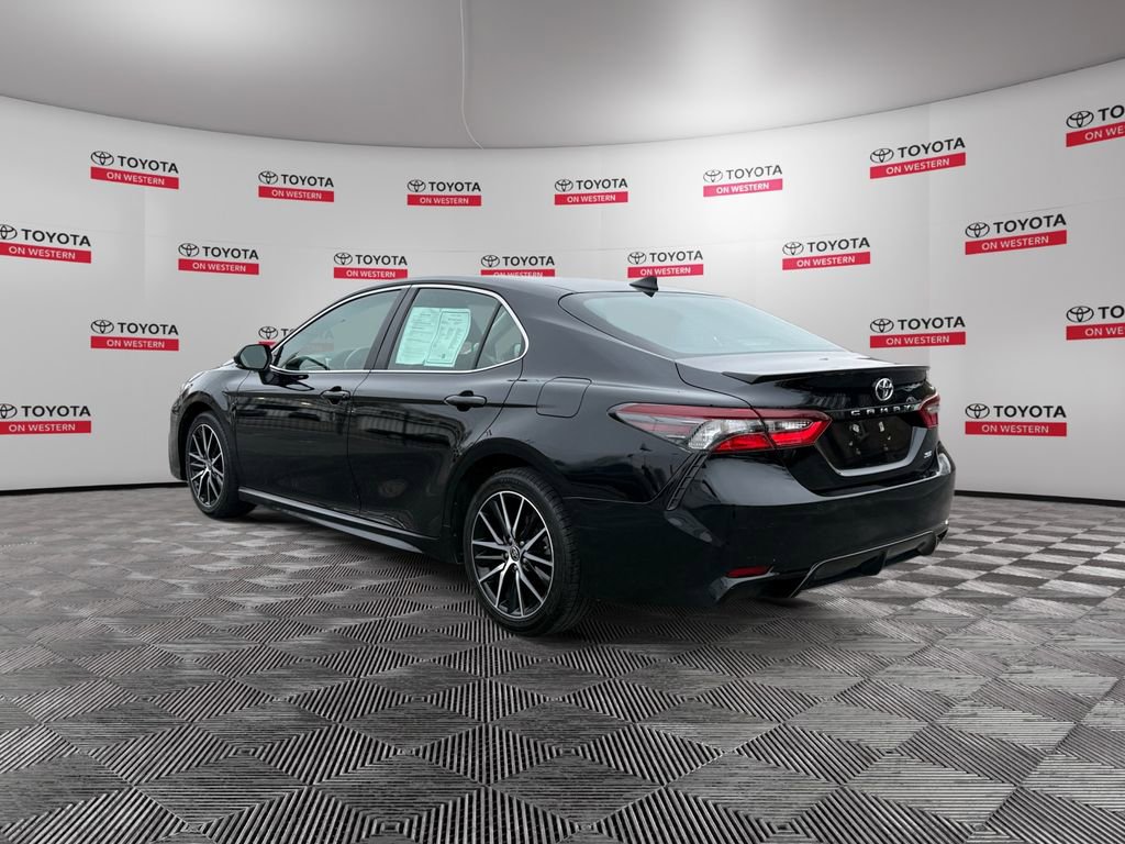 Used 2024 Toyota Camry SE image 5