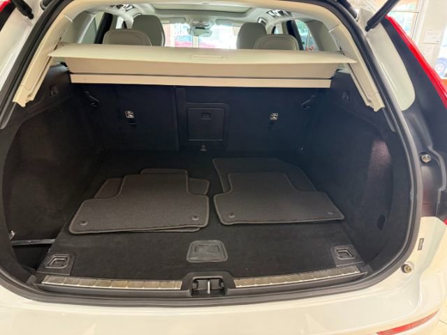 Used 2023 Volvo XC60 B5 Plus image 8