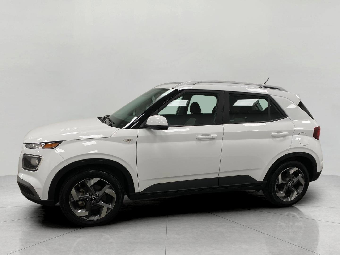 Certified 2025 Hyundai Venue SEL FWD image 6