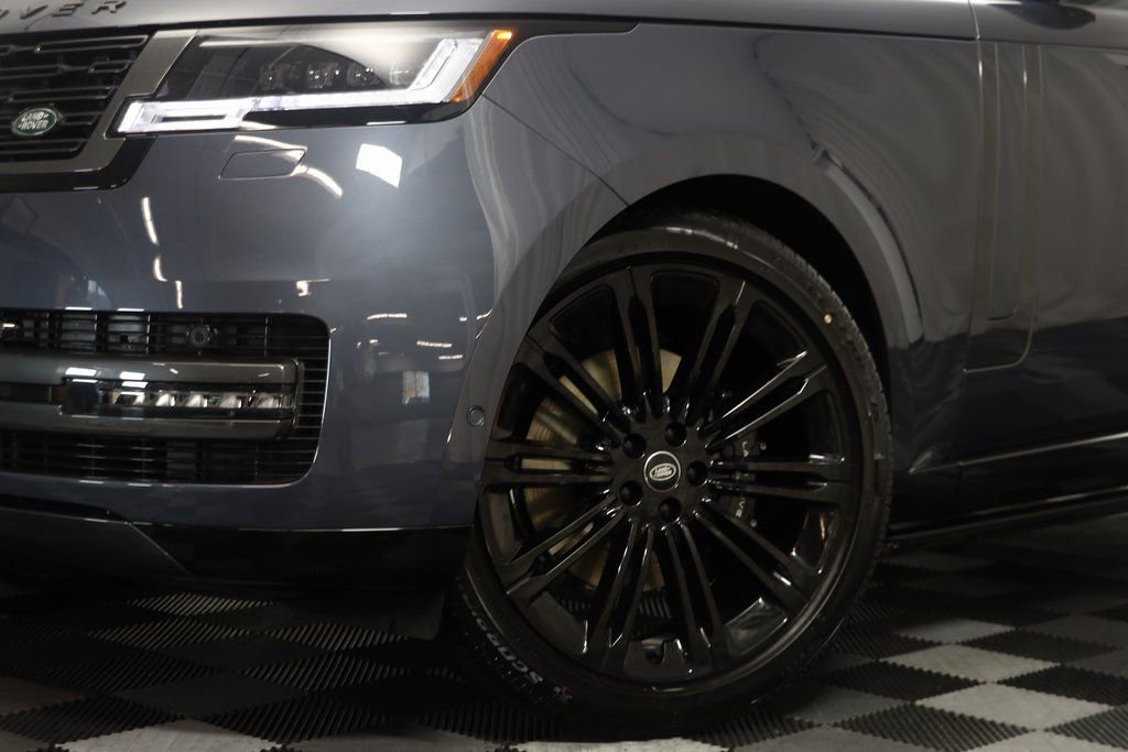 New 2025 Land Rover Range Rover SE image 3