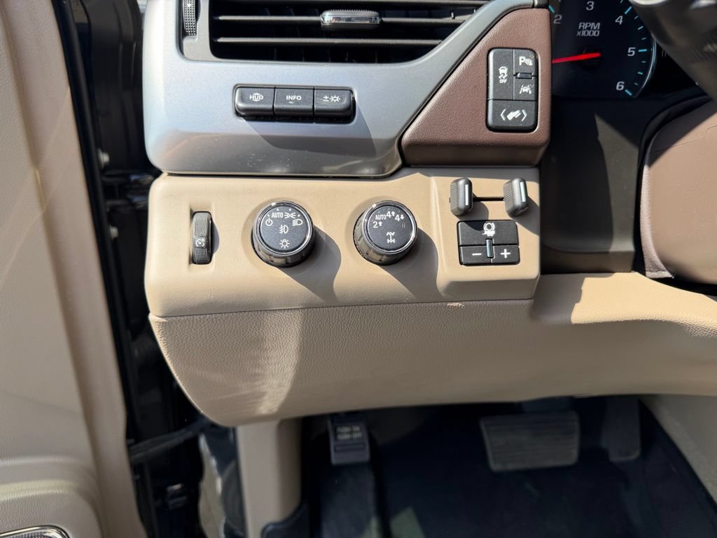 Used 2019 Chevrolet Suburban Premier AWD/4WD image 16
