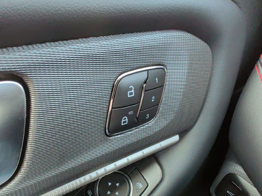 Used 2025 Ford Explorer ST AWD/4WD image 29
