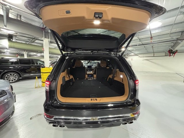 Used 2022 Lincoln Aviator Black Label w/ Dynamic Handling Package image 24