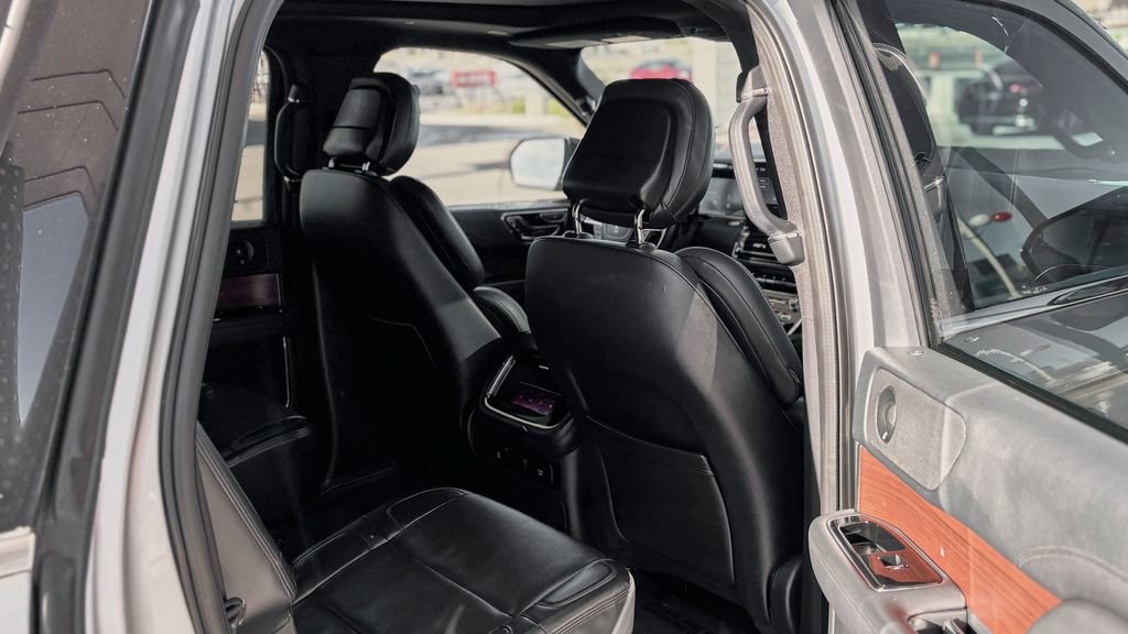 Used 2024 Lincoln Navigator L 4WD image 16