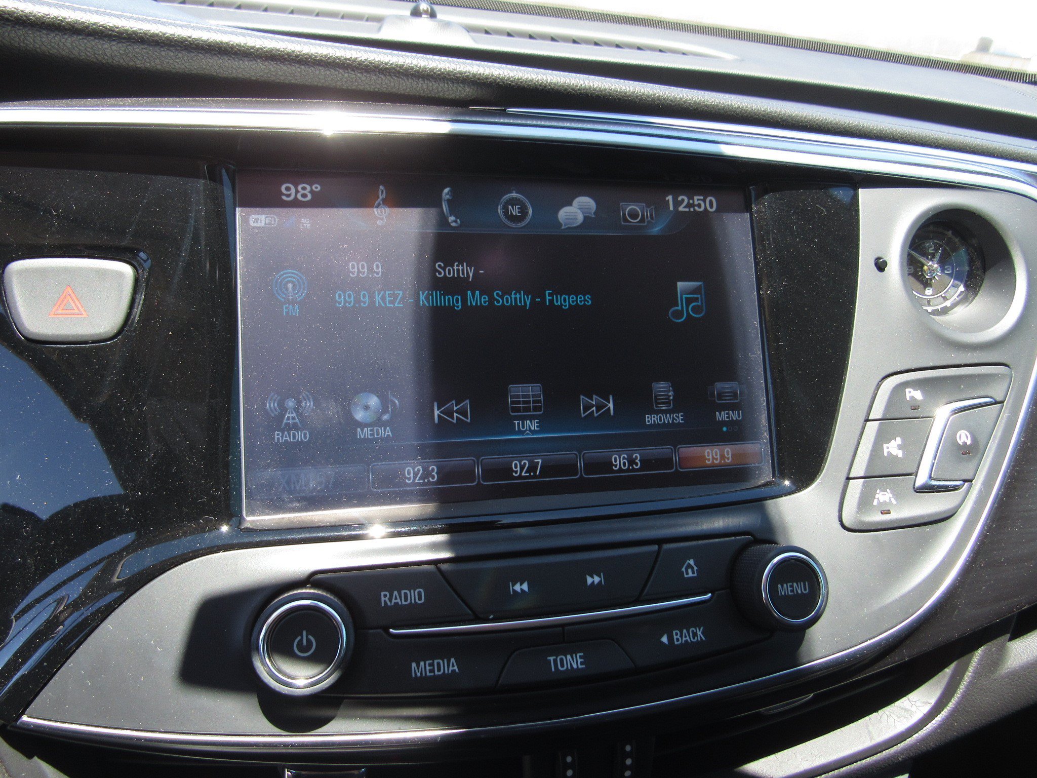 Used 2020 Buick Envision Premium w/ Driver Confidence Package AWD/4WD image 19