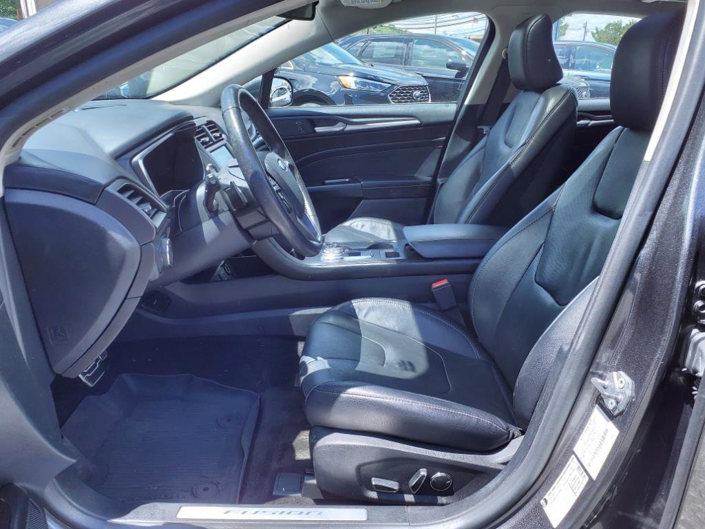 Used 2017 Ford Fusion Titanium image 15