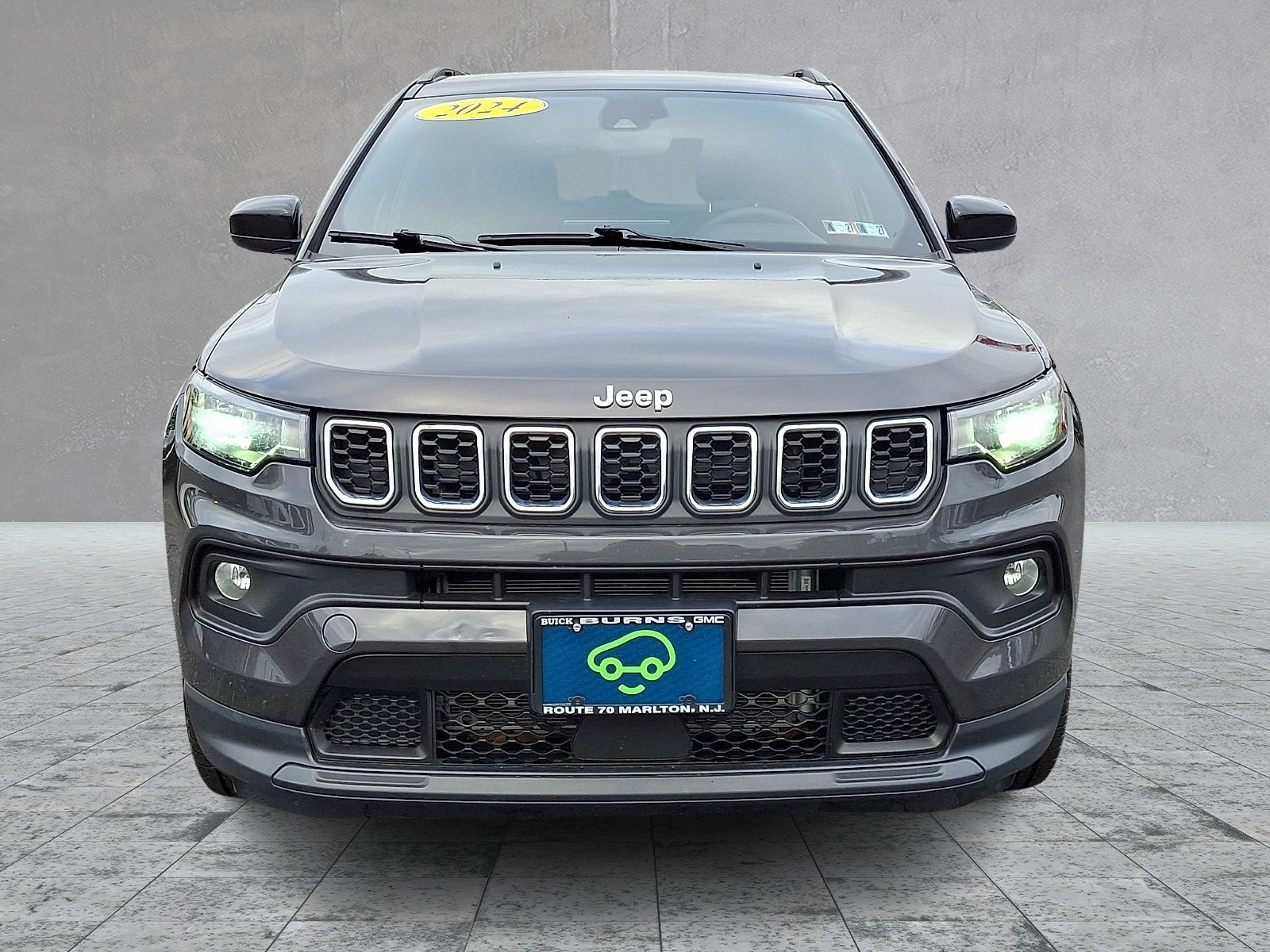 Used 2024 Jeep Compass Latitude AWD/4WD image 2