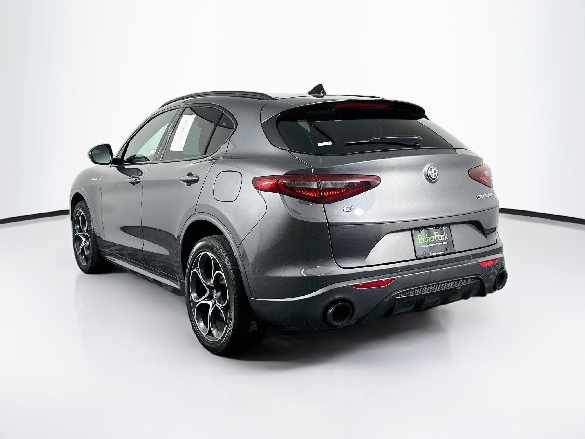 Used 2023 Alfa Romeo Stelvio Veloce AWD/4WD image 5
