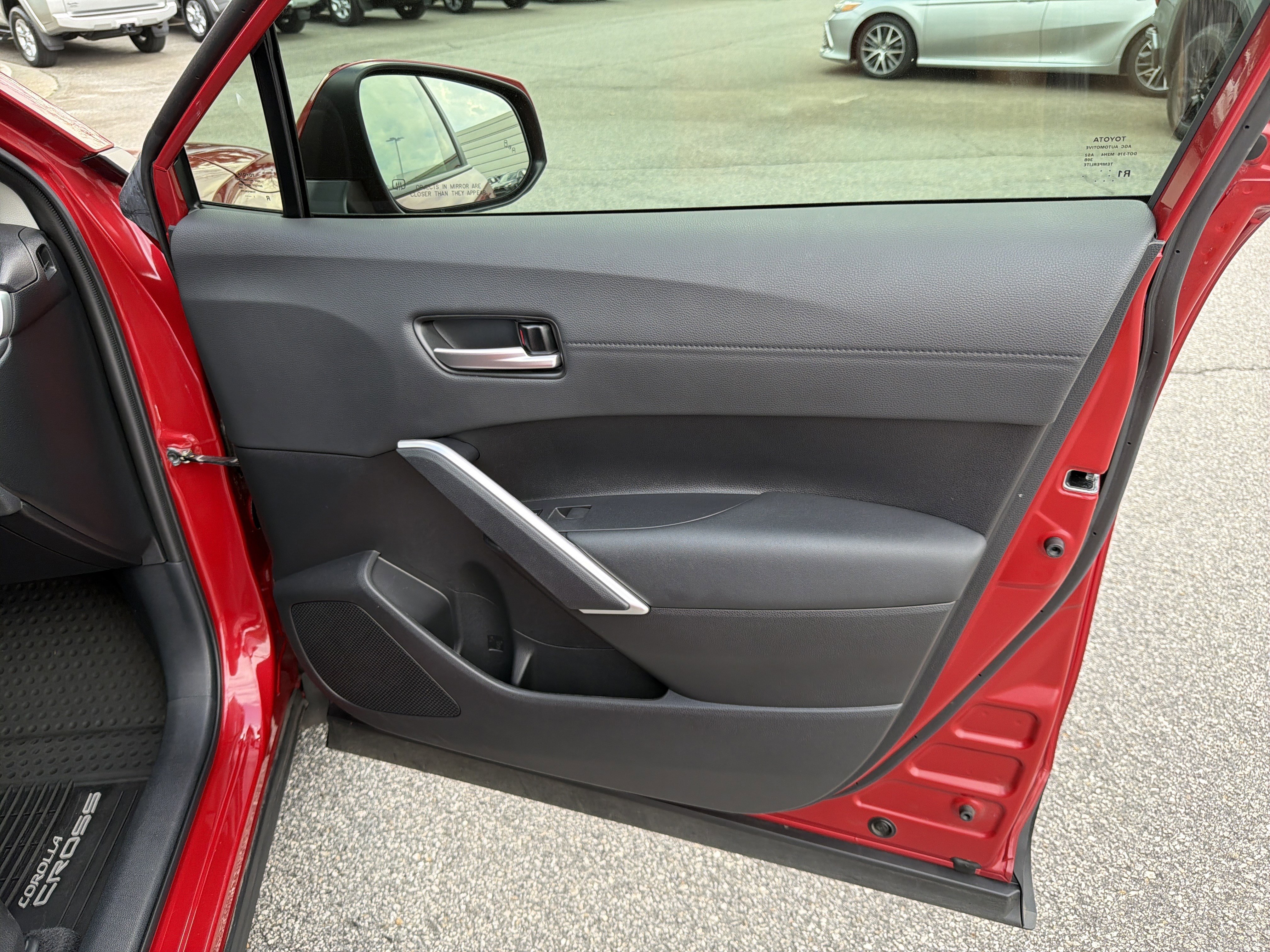 Certified 2023 Toyota Corolla Cross XLE image 26