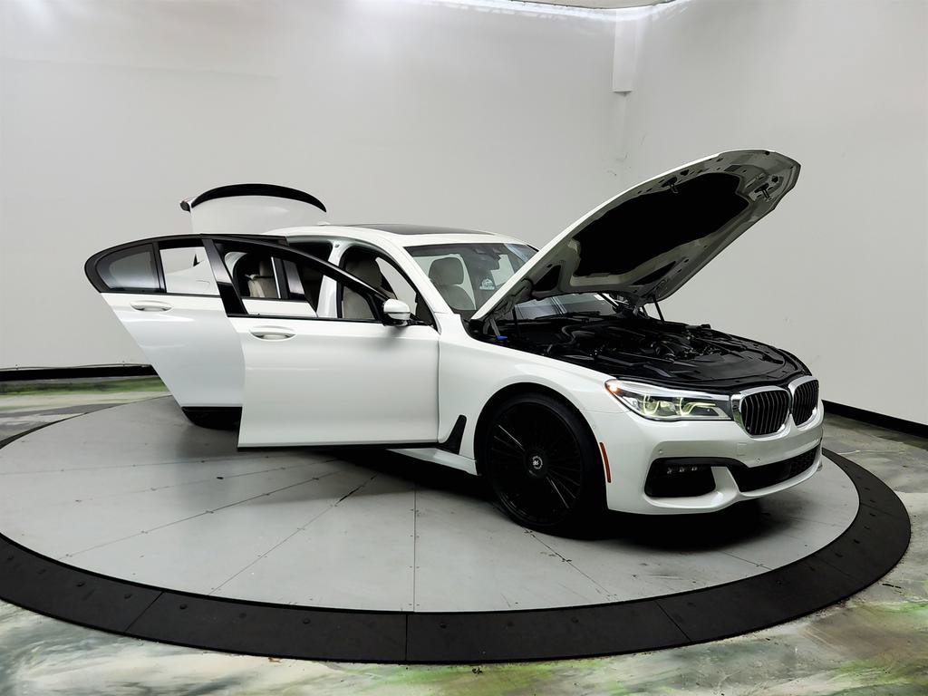 Used 2017 BMW 750i xDrive AWD/4WD image 10