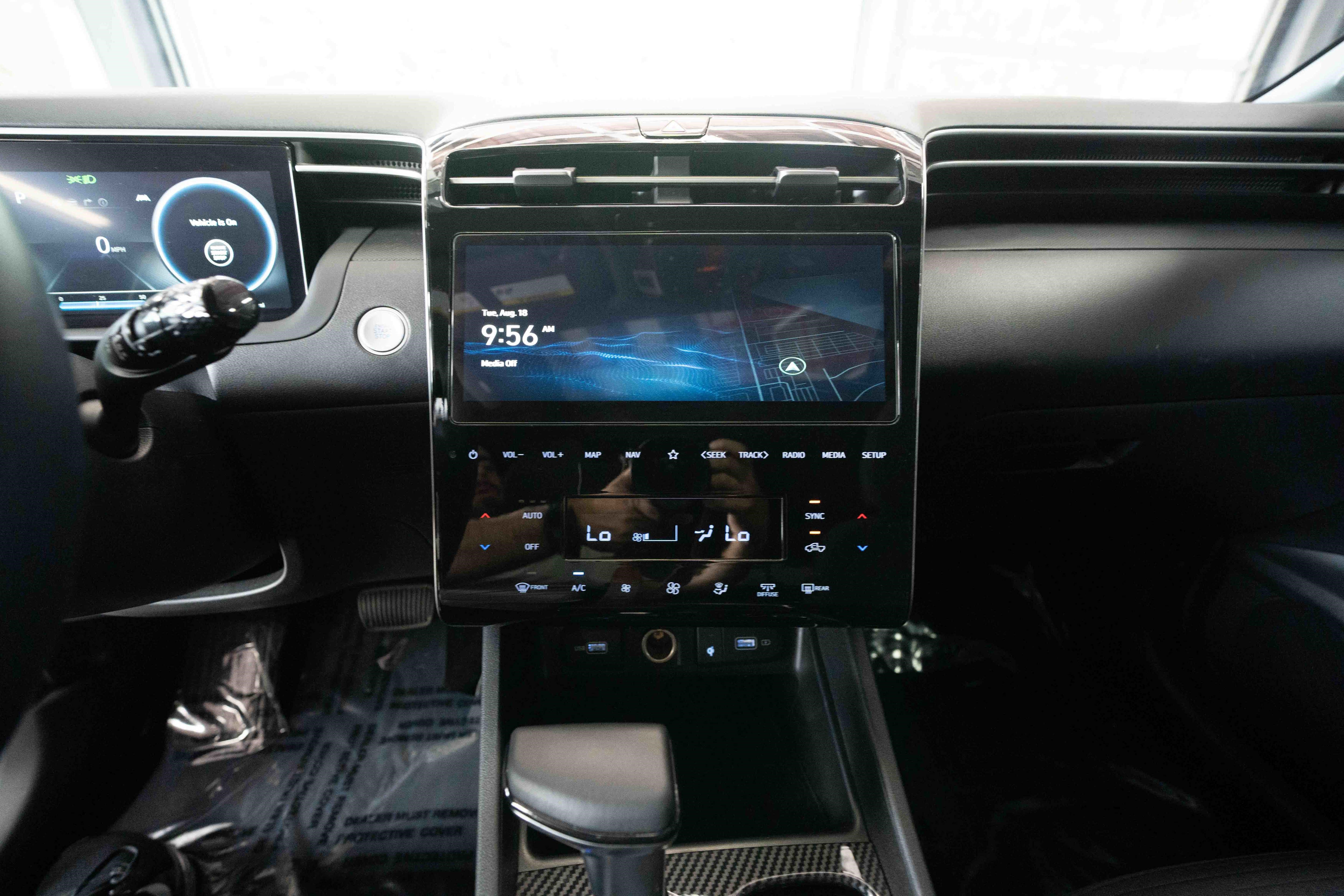 Used 2023 Hyundai Santa Cruz SEL Premium AWD/4WD image 17