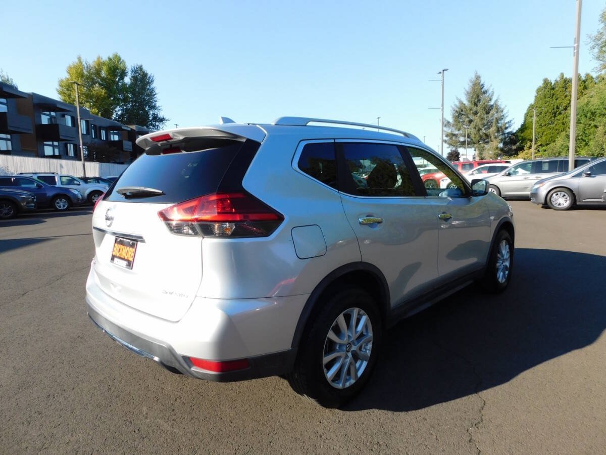 Used 2017 Nissan Rogue SV AWD/4WD image 2
