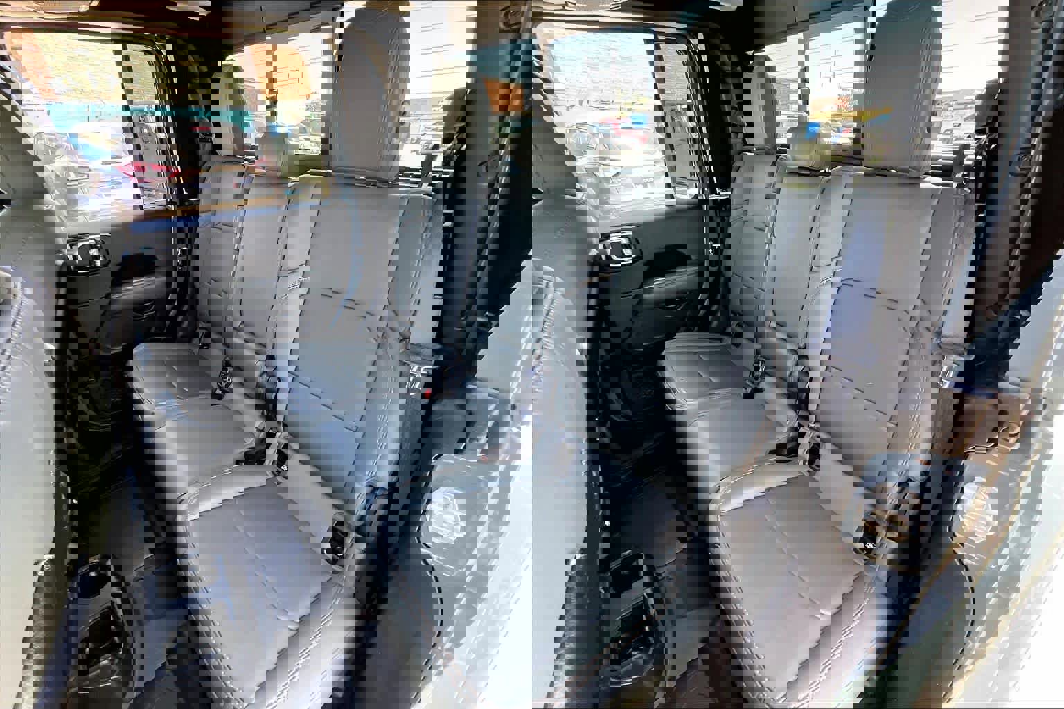 Used 2025 Jeep Gladiator Mojave AWD/4WD image 19