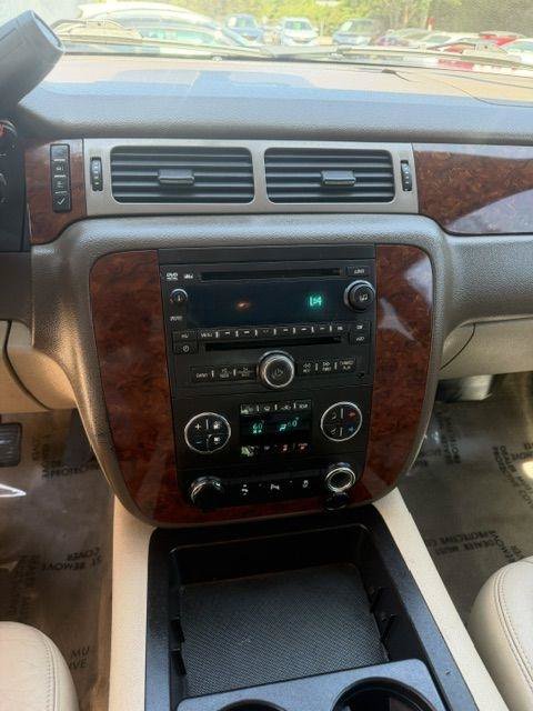 Used 2012 Chevrolet Suburban LT w/ All-Star Edition RWD image 17
