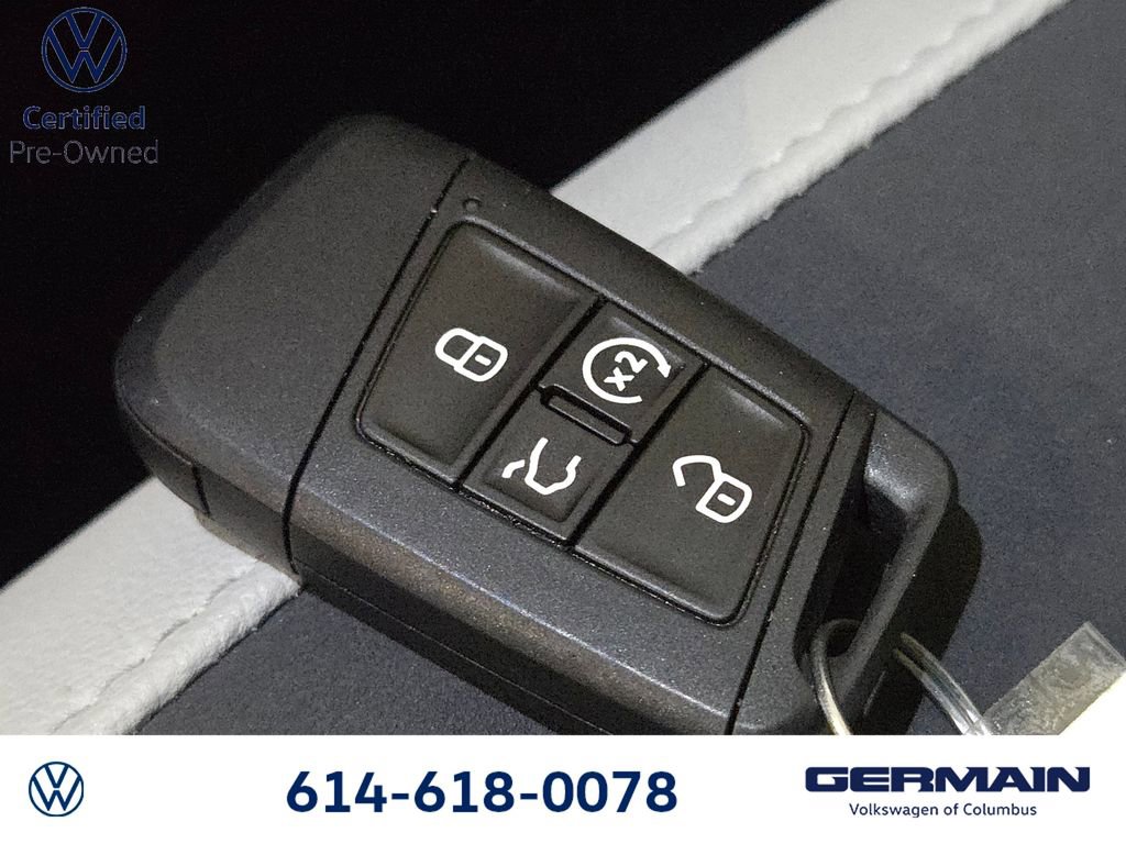 Used 2025 Volkswagen Taos SE image 34