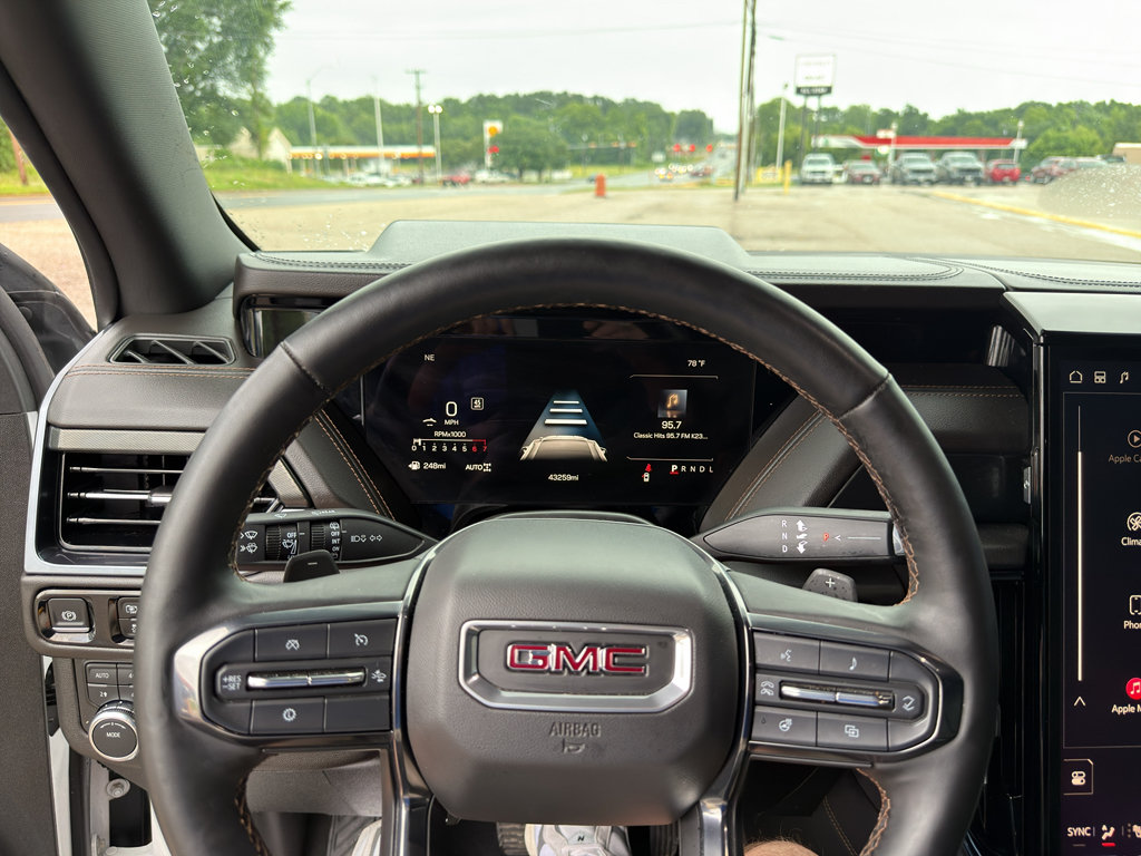 Used 2025 GMC Yukon XL AT4 AWD/4WD image 26