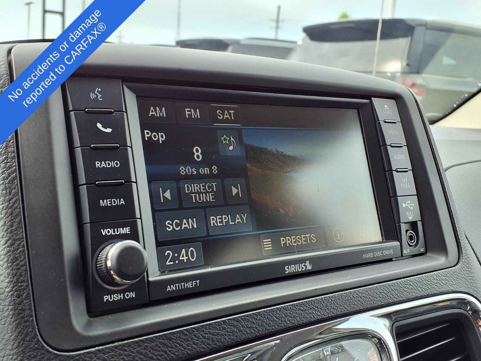 Used 2015 Chrysler Town & Country Touring-L FWD image 20