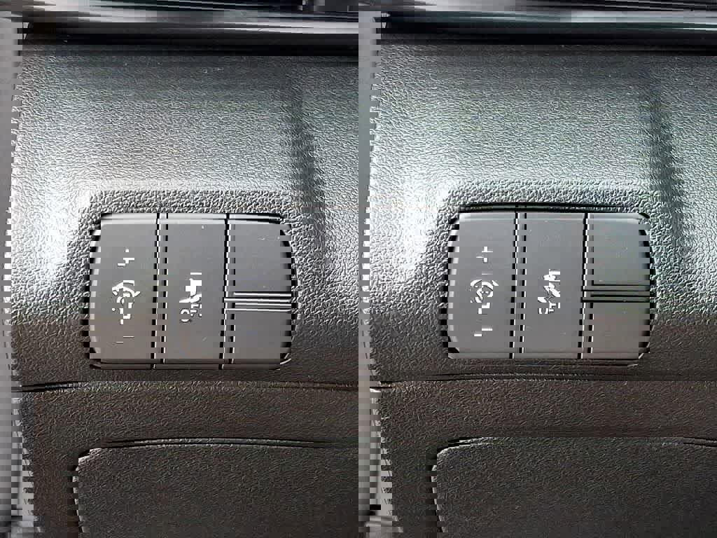 Certified 2025 Hyundai Elantra Sport image 22