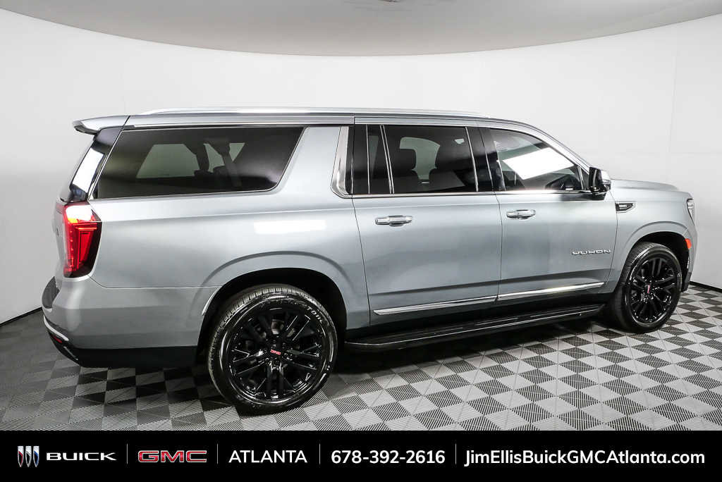 Used 2023 GMC Yukon XL SLT w/ SLT Premium Package image 2