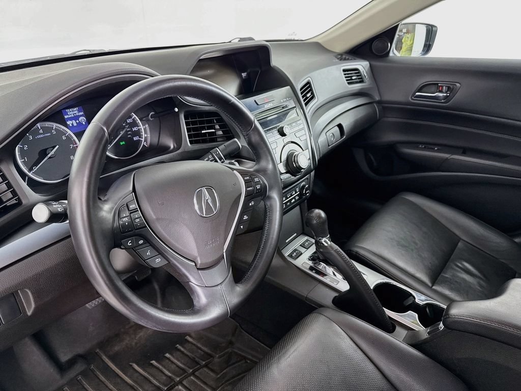 Used 2014 Acura ILX w/ Technology Package FWD image 4