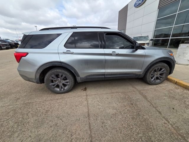 Used 2024 Ford Explorer XLT w/ Equipment Group 202A image 8